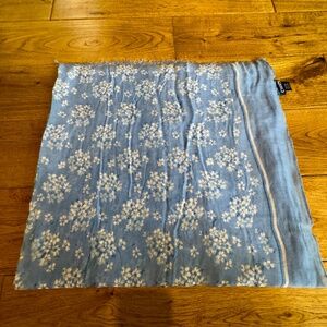 Chaps Baby Blue and White Floral Scarf w Fringe  L 72 x W 39
